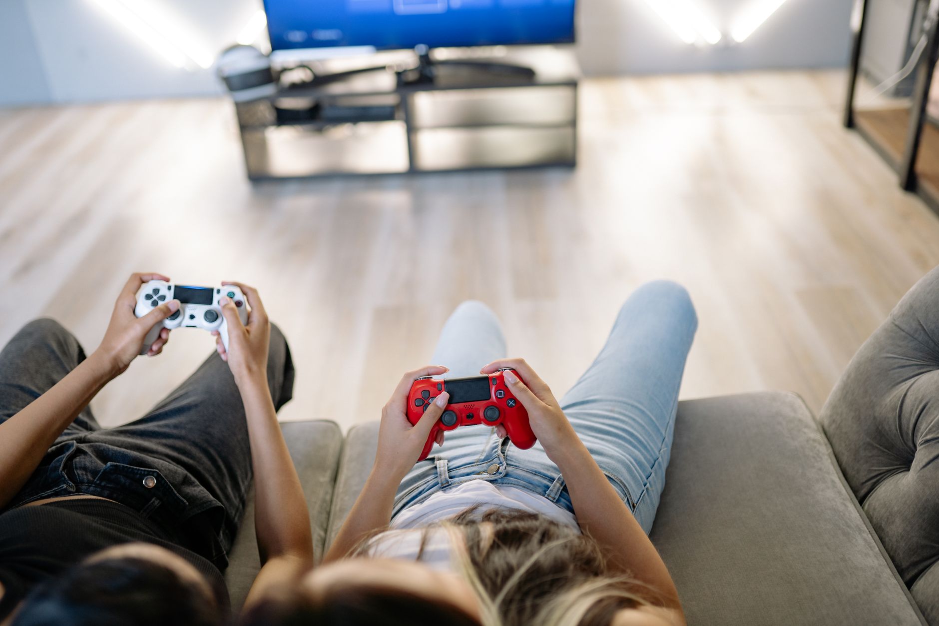 How can you acquire suitable advantages of online gambling?