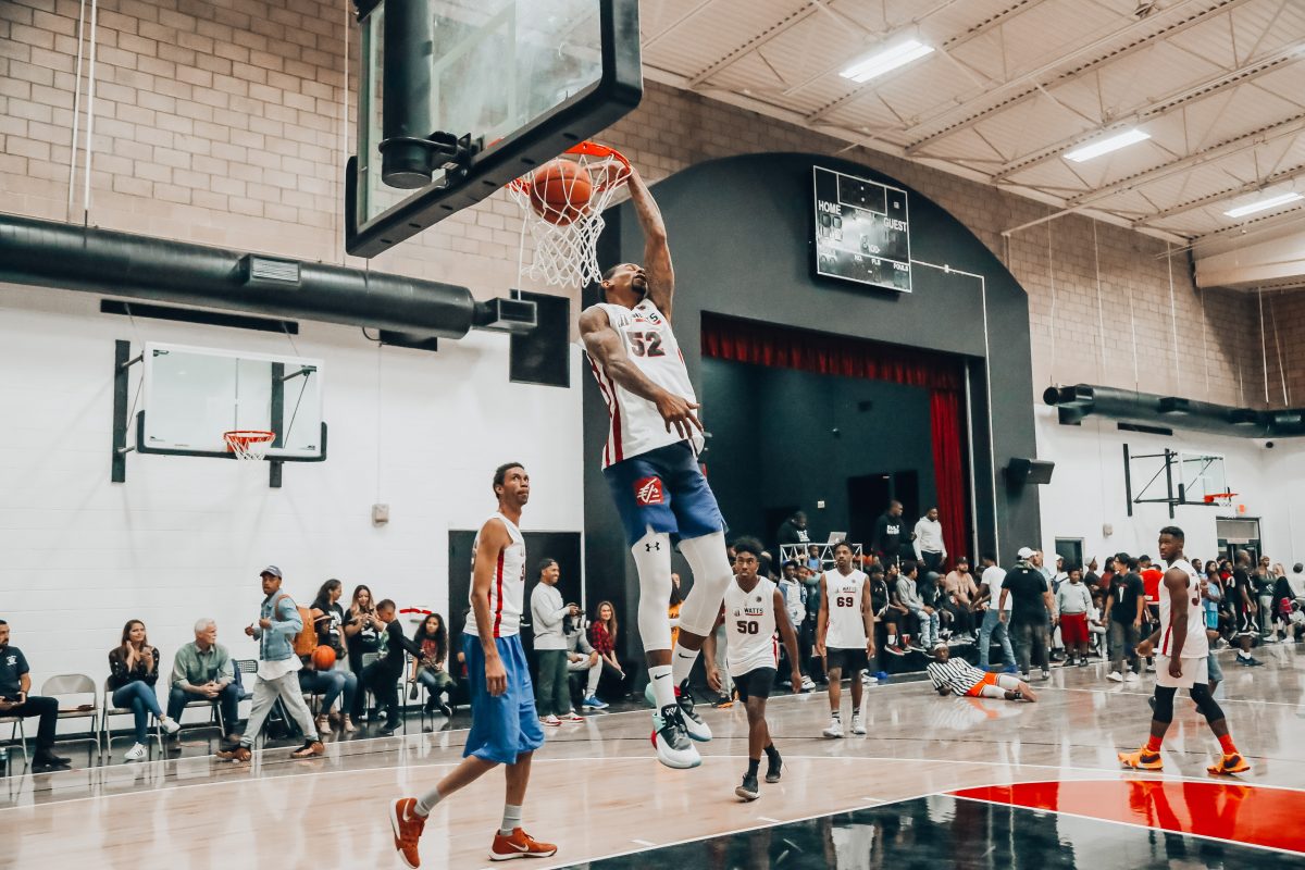 How To Host The Perfect Basketball Streaming Party For Your Friends?