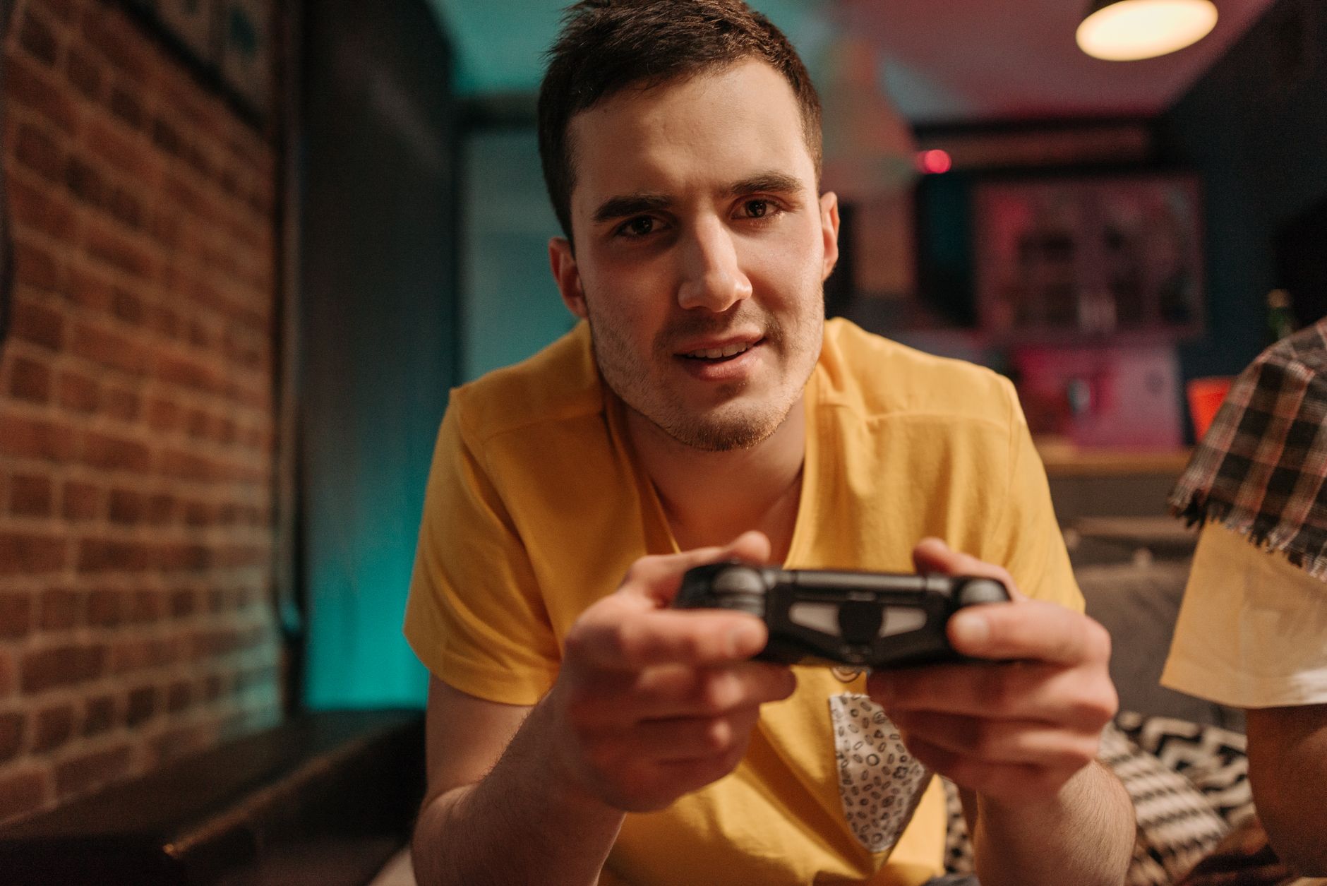 What are the different ways to win money in an online casino game?